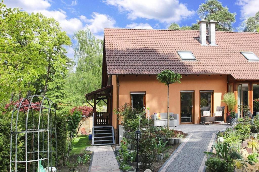 Вілла Semi-Detached House, Schonwalde Siedlung Schonwalde Екстер'єр фото